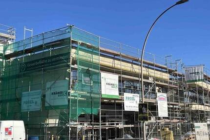 Gewerbe Neubau Objekt in Weinstadt-Endersbach: Laden- Praxisfläche im Erdgeschoss zimmer