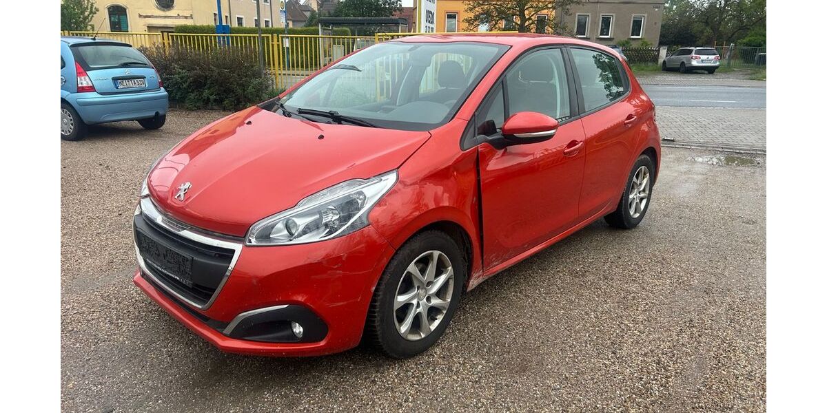 Peugeot 208 135.000 km 4.950 &euro; RIESA 01589