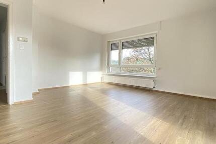 ***ERSTBEZUG NACH SANIERUNG – FAMILIEN Wohnung*** Sehr helle 4-Zimmer-Wohnung mit Balkon *** 4 zimmer