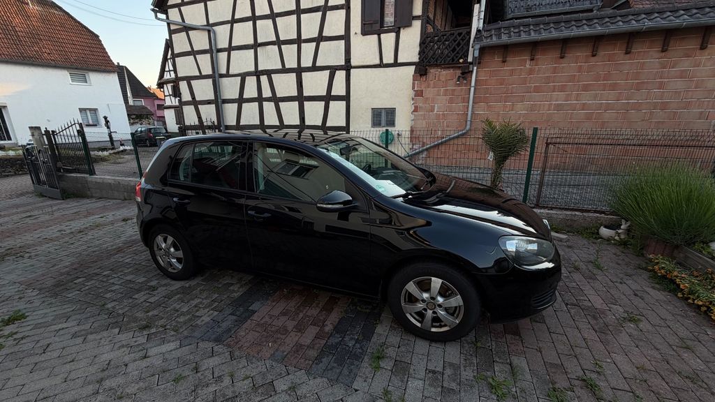 VW Golf 176.000 km 6.399 &euro; Karlsruhe 76185