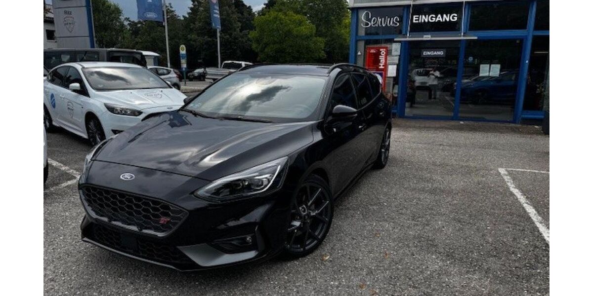 Ford Focus 25.000 km 28.900 € Unterhaching 82008