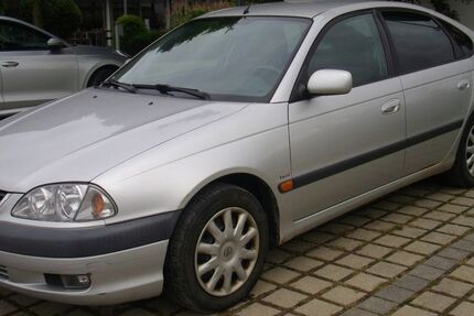 Toyota Avensis 224.432 km 1.900 € Regensburg 93055