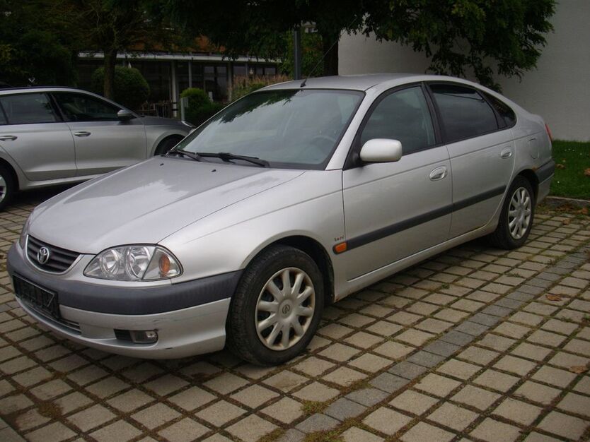 Toyota Avensis 224.432 km 1.900 € Regensburg 93055