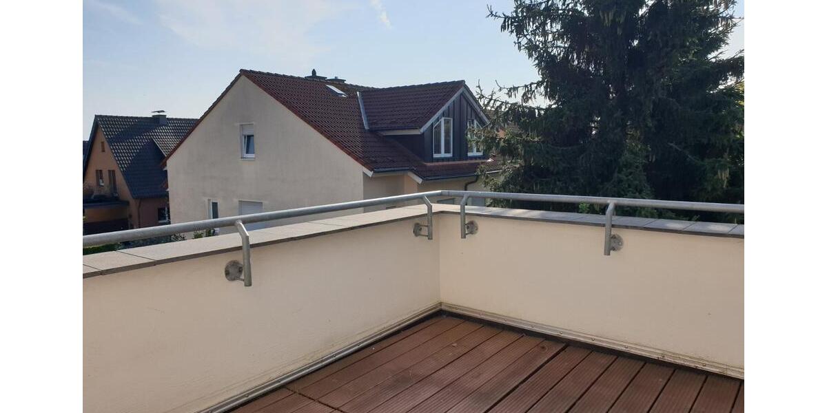 Schöne Dachgeschosswohnung mit Kamin und Terrasse 3 zimmer
