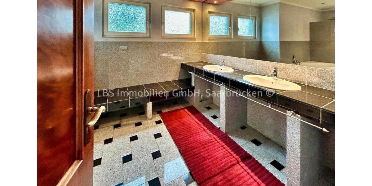 Einfamilienhaus Saarbrücken Neue Bremm - 7 Zimmer, 350 m&sup2;, 320.000&euro; | Angebot:26322666