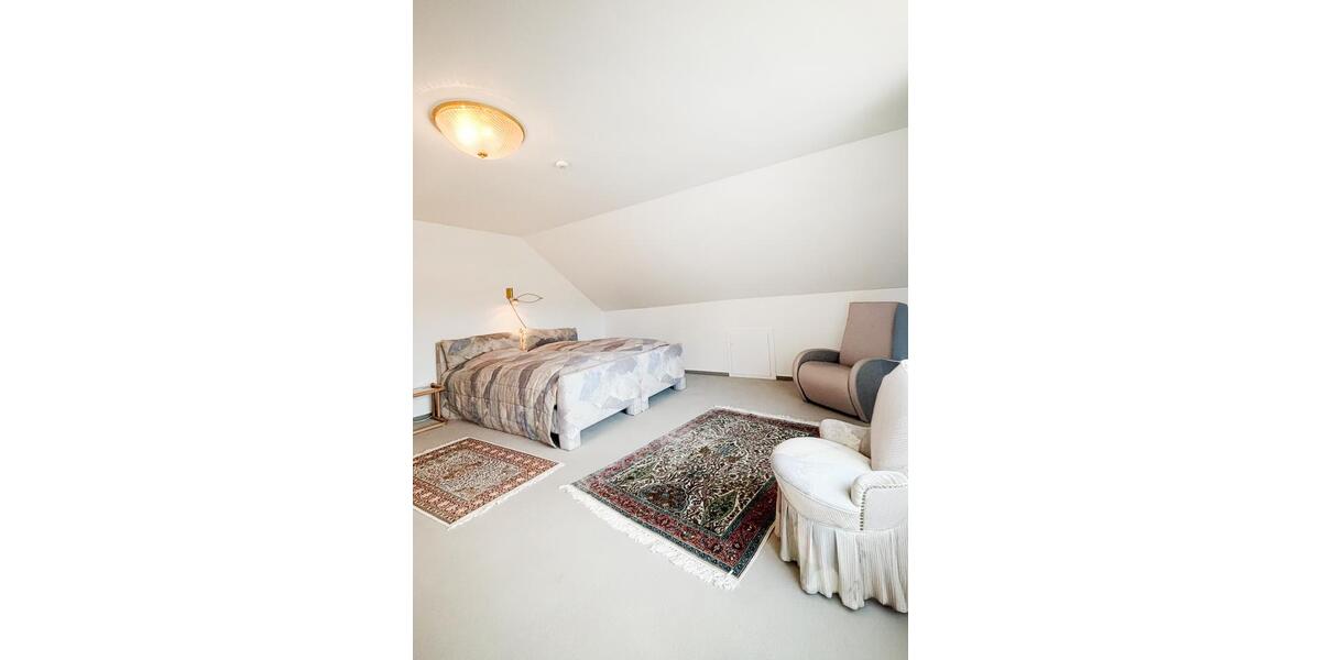 Dachgeschoßwohnung Wilhelmshaven Heppens - 4 Zimmer, 170 m&sup2;, 1.500&euro; | Angebot:22113522