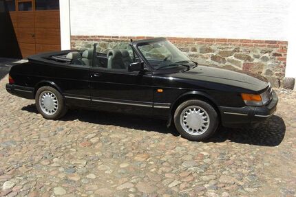 Saab 900