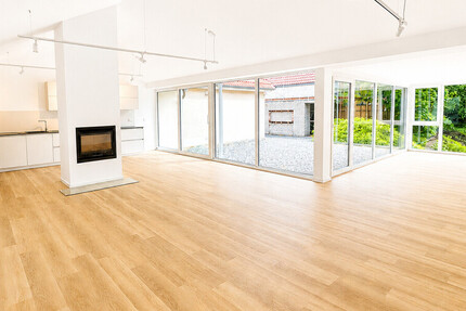 Exklusive kernsanierte Loftwohnung im Erstbezug mit Privatteich & Panorama-Glasfront - Wohnung Münster / Albachten Albachten | Angebot:26621543