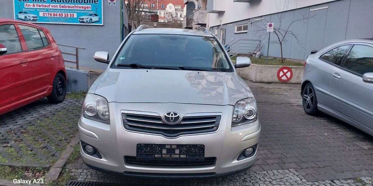 Toyota Avensis 121.000 km 3.990 &euro; Berlin 12105
