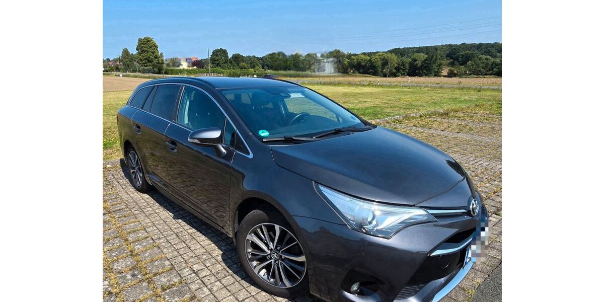 Toyota Avensis 154.000 km 14.700 &euro; Bielefeld 33729