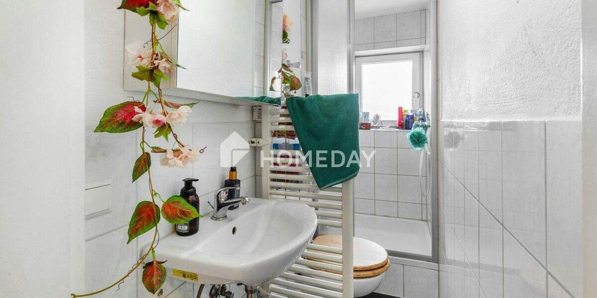 Moderne Etagenwohnung mit eigenem Gartenanteil und Stellplatz in guter Lage 4 zimmer