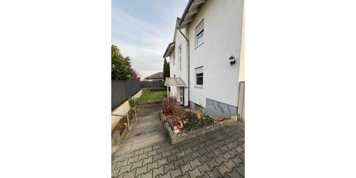 Maisonette 1. OGDG 4ZKB+DC, Balkon, Loggia, Keller, Waschküche 3 zimmer