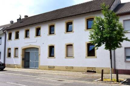 Bieterverfahren Gutshaus in Huttenheim: 7 Zimmer 3 Bäder EBK Sauna Pool großer Garten Gästeapartment 7 zimmer