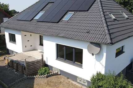 Haus zum Kaufen in Uetze 447.000 € 200 m² 8 zimmer