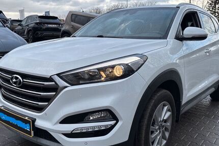 Hyundai TUCSON 64.800 km 14.300 &euro; München 81243