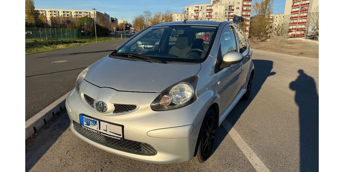 Toyota Aygo (X) 132.000 km 1.999 € Berlin 12679