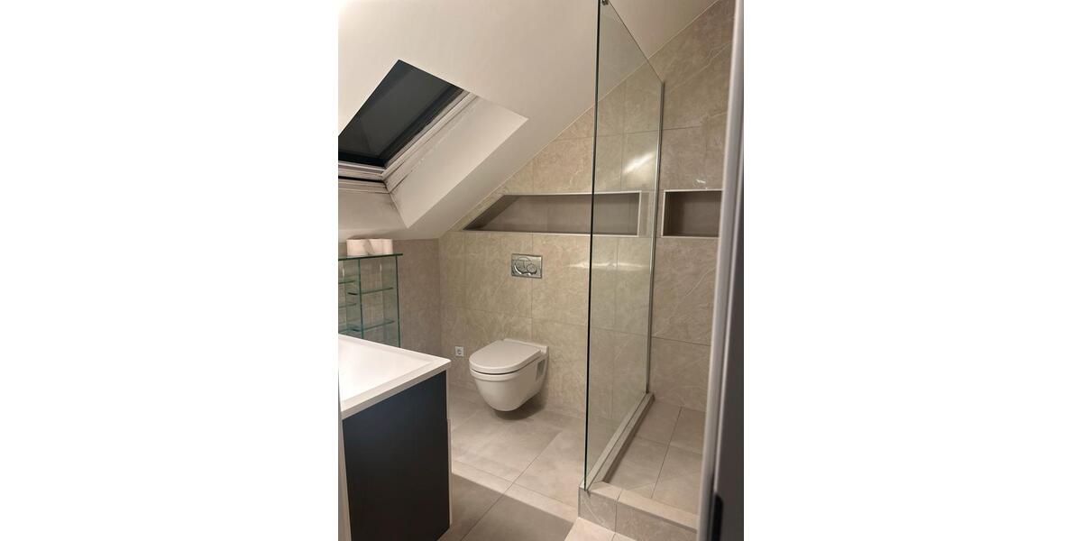 Etagenwohnung Bergheim - 6 Zimmer, 150 m&sup2;, 2.300&euro; | Angebot:25996430