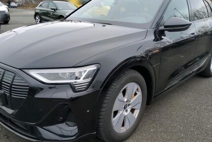 Audi e-tron 48.945 km 37.990 &euro; Hamburg 22047
