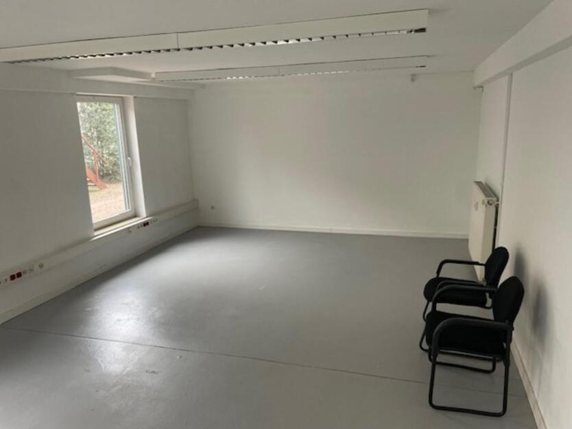 BüroraumFotostudioGalerie etc. zimmer