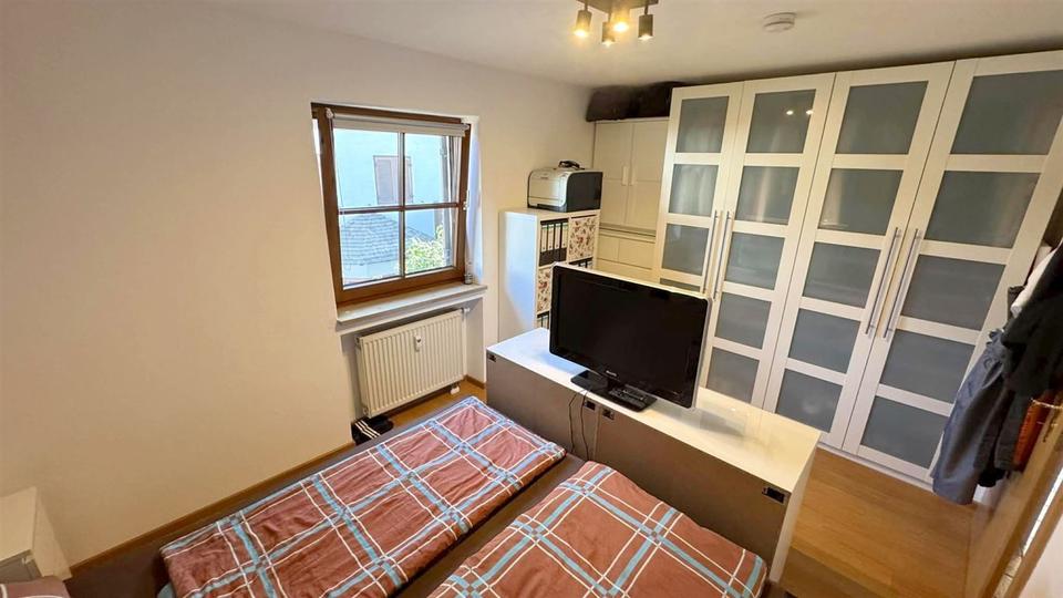 2-Zimmer-Eck-Balkon-Wohnung ca. 60 m², 1. OG, Bad + Gäste-WC, Keller, Stellplatz am Hof 2 zimmer