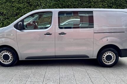 Opel Vivaro 199.000 km 12.980 € München 81827