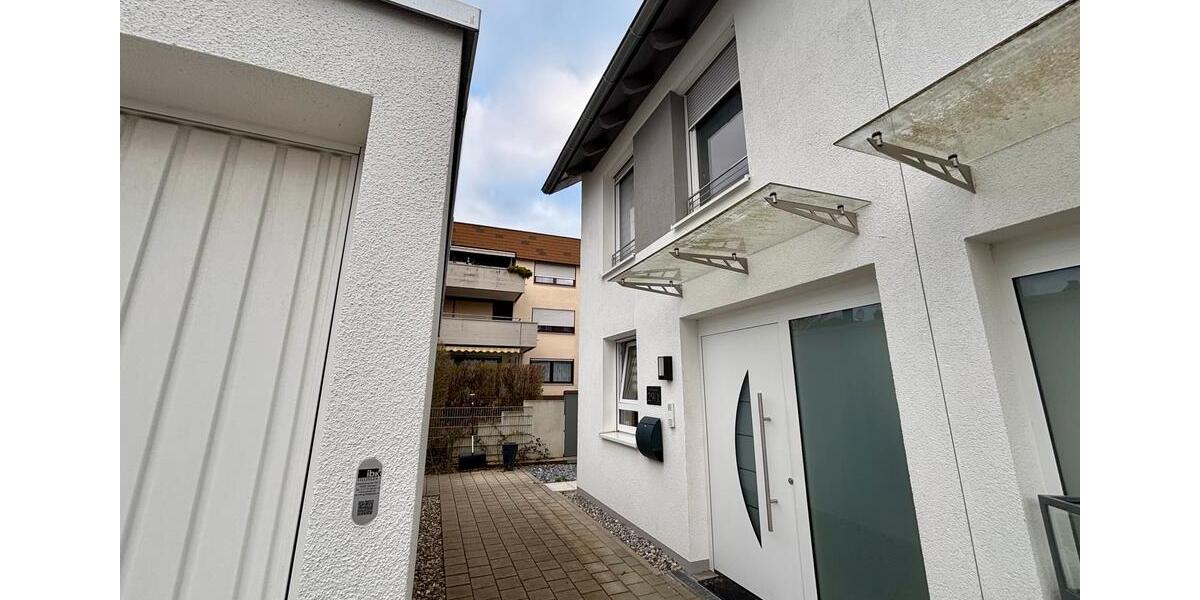 Doppelhaushälfte Villingen-Schwenningen Schwenningen - 5.5 Zimmer, 136 m&sup2;, 459.000&euro; | Angebot:26099901