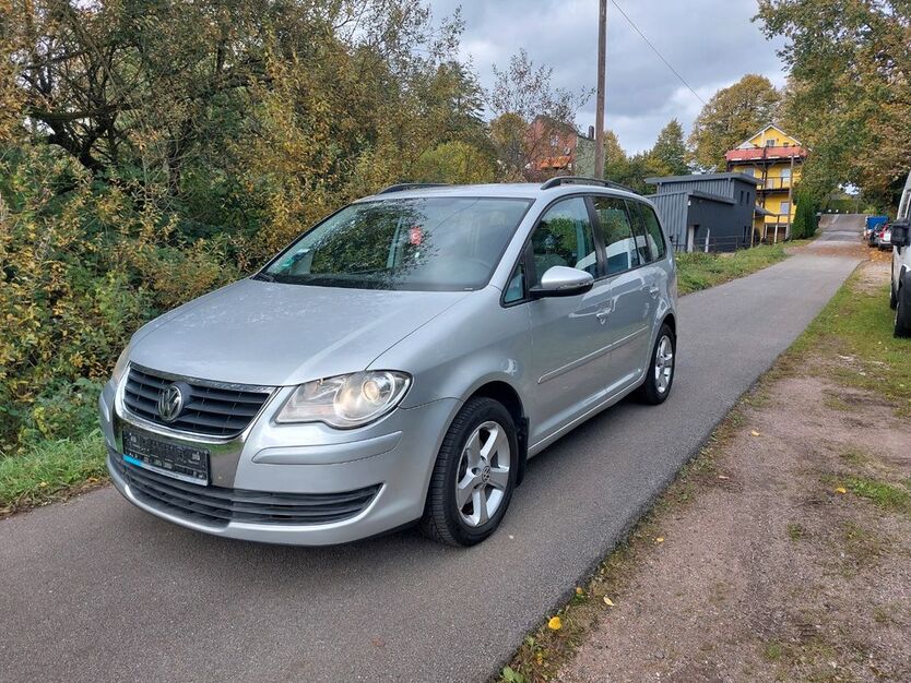 VW Touran 211.200 km 5.695 € Hamburg 21129