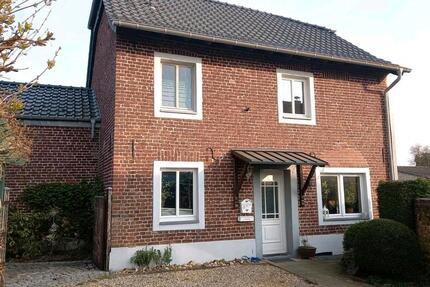 Haus Wegberg - 4 Zimmer, 100 m&sup2;, 1.000&euro; | Angebot:25967733