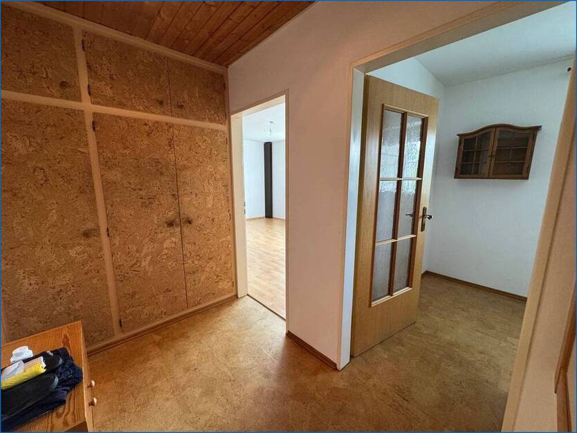 Herrliche 1 Zi.-Wohnung im 1.OG mit großem Balkon und unverbaubarem Fernblick !