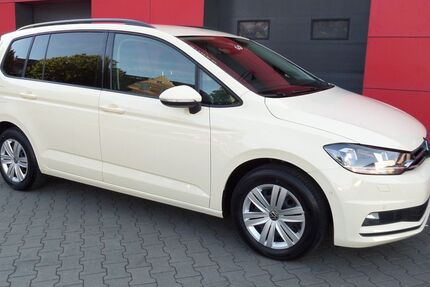VW Touran 99.697 km 22.900 &euro; Ludwigshafen am Rhein 67059