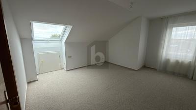 FRISCH RENOVIERT  SCHÖNE AUSSICHT MIT STELLPLATZ - Dachgeschoßwohnung Bad Emstal | Angebot:26230260