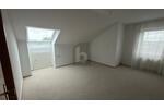 FRISCH RENOVIERT  SCHÖNE AUSSICHT MIT STELLPLATZ - Dachgeschoßwohnung Bad Emstal | Angebot:26230260