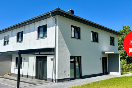 HORN IMMOBILIEN++ Neubrandenburg, große und neuwertige Doppelhaushälfte mit Kamin, EBK, E-Ladestation 6 zimmer