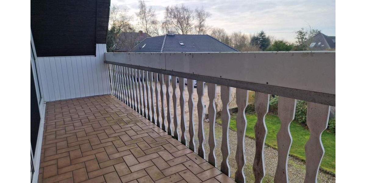 Großzügiges Einfamilienhaus mit separater Einliegerwohnung und reizvollem Ausblick in Richtung Meer 7 zimmer