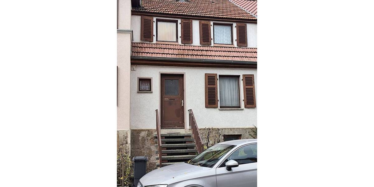 Grundhaft sanierungsbedürftiges Reihenmittelhaus 3 zimmer