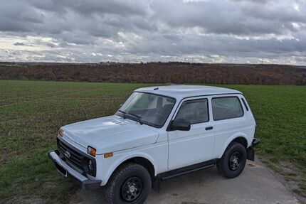 Lada Niva 23.600 km 14.500 &euro; Wiernsheim 75446