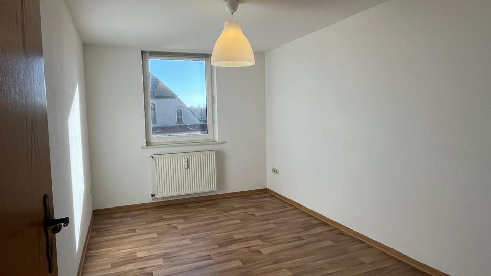 Dachgeschoßwohnung Mirow - 2.5 Zimmer, 64 m&sup2;, 480&euro; | Angebot:26247924