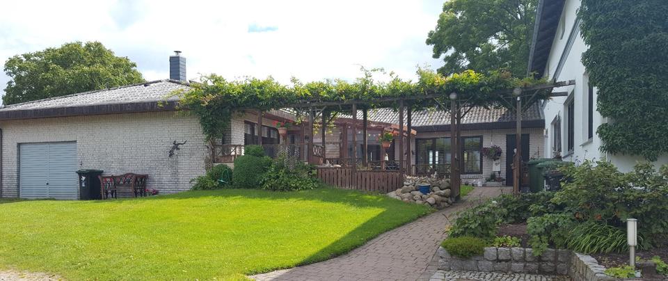 Erdgeschoßwohnung Mittelangeln - 6 Zimmer, 250 m&sup2;, 1.400&euro; | Angebot:26213167