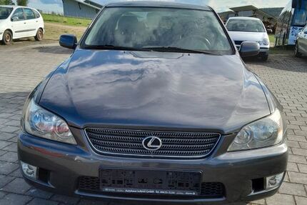 Lexus IS 200