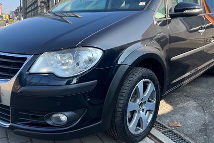 VW Touran 142.000 km 5.990 € Bad Vilbel - Frankfurt am Main 61118