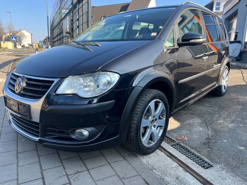 VW Touran 142.000 km 5.990 € Bad Vilbel - Frankfurt am Main 61118