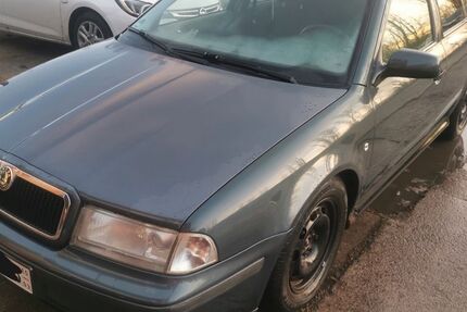 Skoda Octavia 249.000 km 900 &euro; Themar 98660