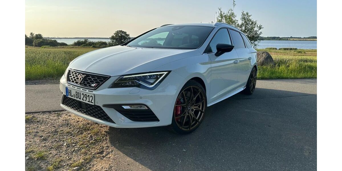 Seat Leon 93.200 km 20.999 &euro; Lübeck 23569