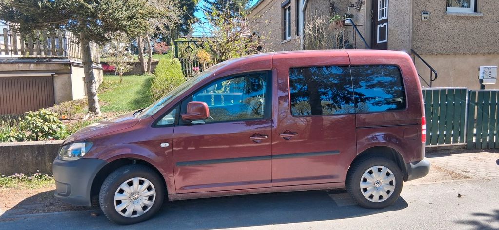 VW Caddy 123.727 km 7.100 &euro; Kobrow 19406