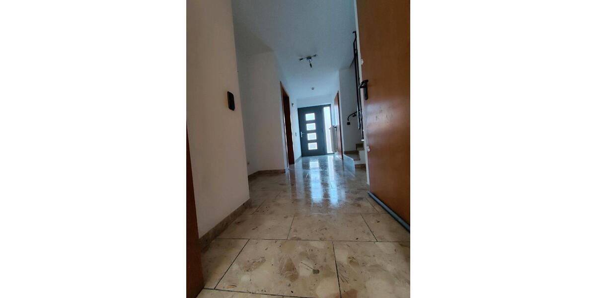 Etagenwohnung Meerbusch - 5 Zimmer, 130 m&sup2;, 1.850&euro; | Angebot:24983748