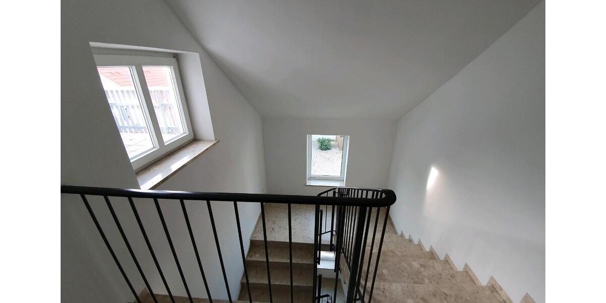 Dachgeschoßwohnung Osterhofen - 4 Zimmer, 111 m&sup2;, 800&euro; | Angebot:24806385