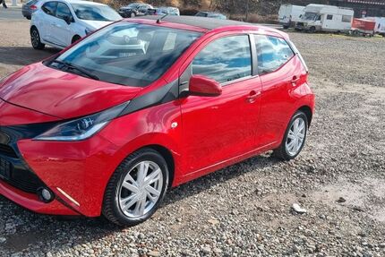 Toyota Aygo (X) 126.800 km 7.399 &euro; Siegen 57074