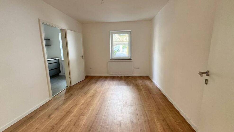 Kaulbachstraße ! Charmante, renovierte 3-ZW, 57 m², neue moderneEinbauküche, in ruhiger Lage, im Hochparterre