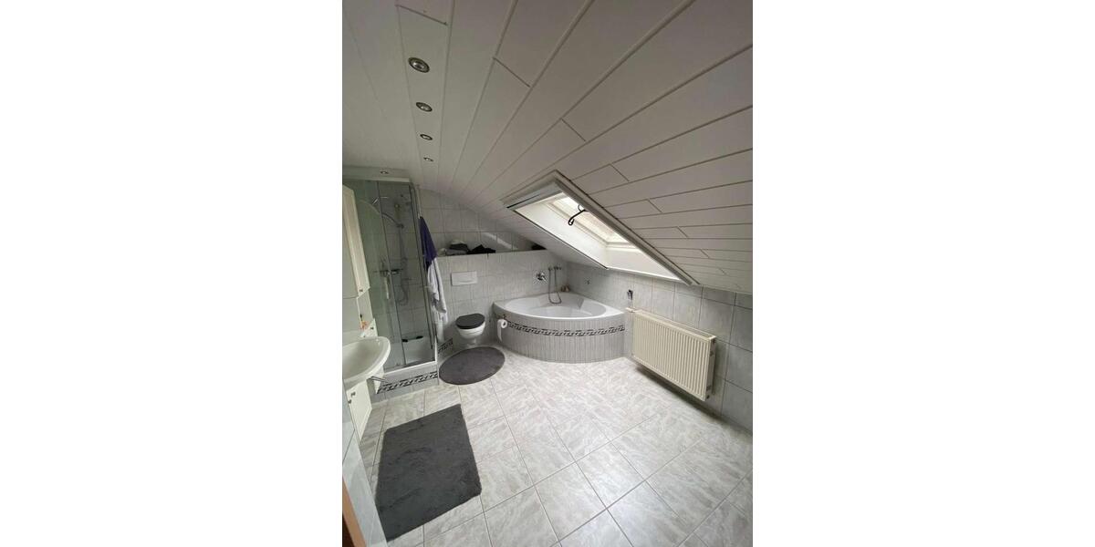 Etagenwohnung Bretten - 3 Zimmer, 85 m&sup2;, 900&euro; | Angebot:26674896