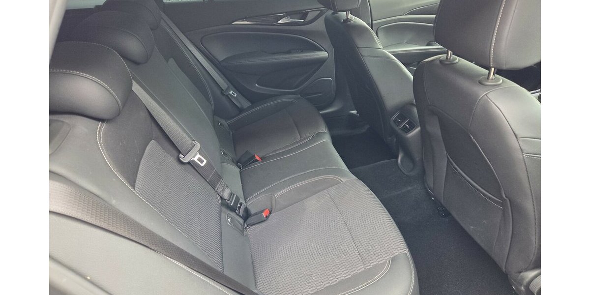 Opel Insignia Sports Tourer Elegance 47.149 km 15.250 &euro; Wilsdruff 01723